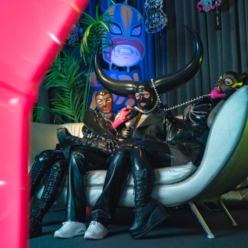 Besties fun shoot at the nhow Berlin during GFB 2025.